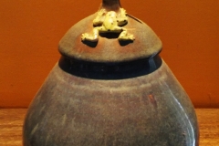 Vase with Frog1